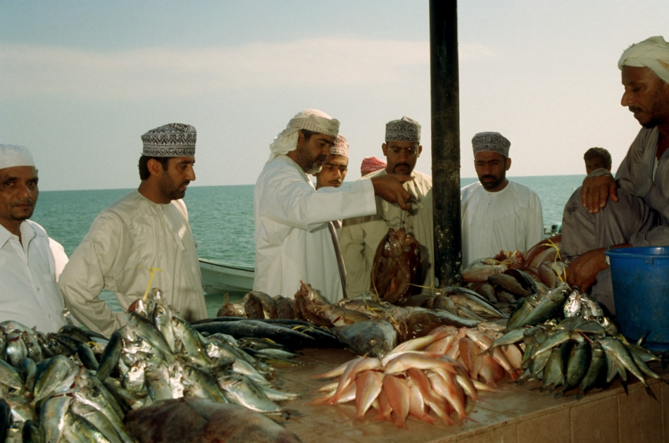 Omani Kummah and its Long-Lasting Tradition of Women Weavers